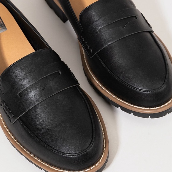 Dolce Vita NEW Faux Leather Lug Sole Loafer In Black Size 6.5 - Picture 3 of 5
